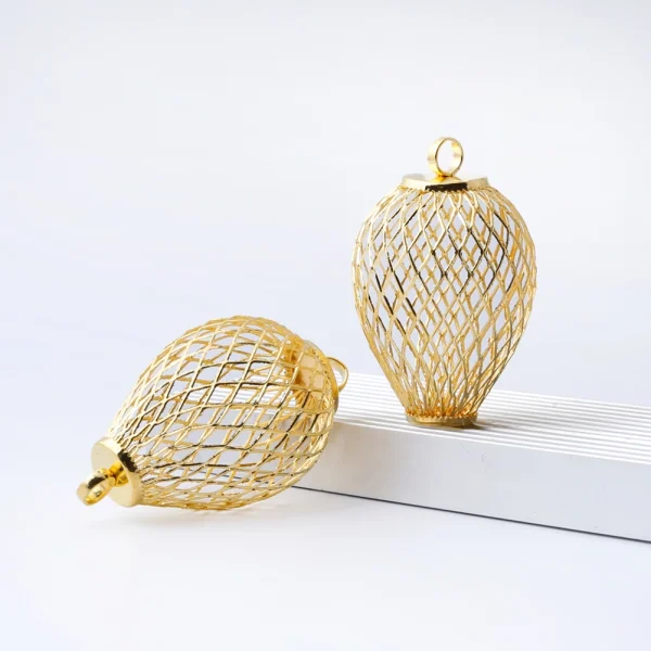 lanterne creuse dorée