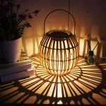 lanterne en rotin tressée