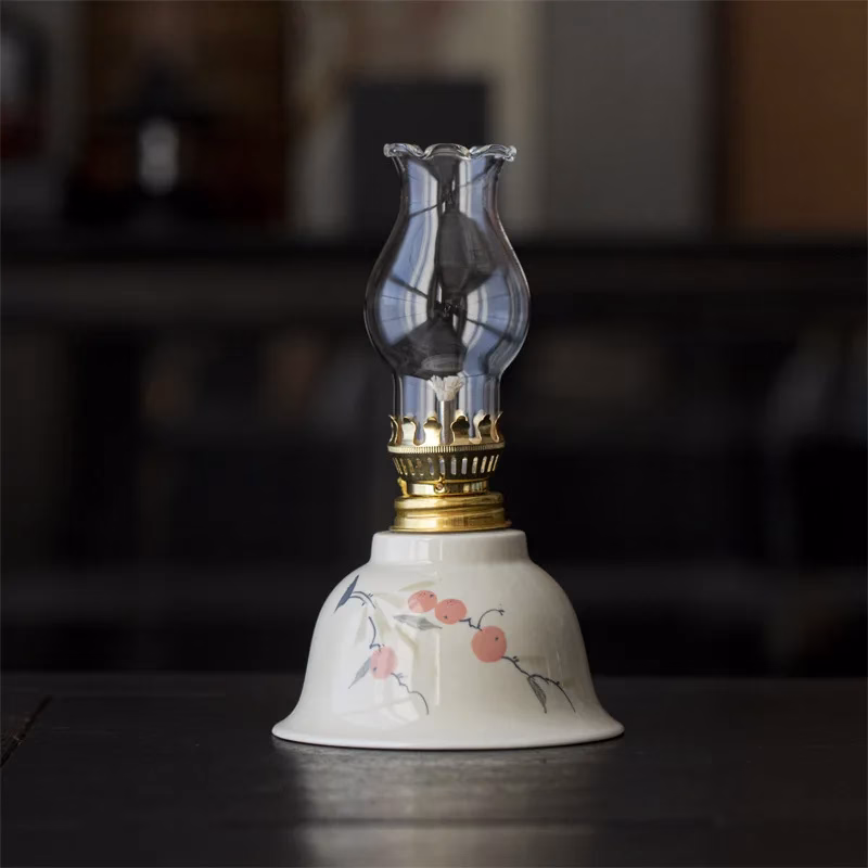 objet décoratif en céramique avec motif floral