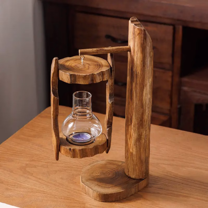 lampe ancienne en bois sculpté décoration