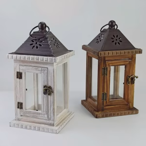 Lanterne en bois fond blanc